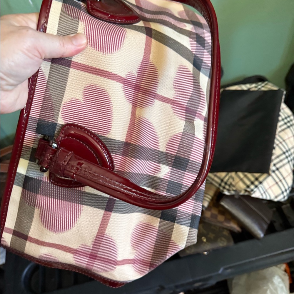 Burberry tote! Just in time for Valentine’s Day! - Picture 7 of 12